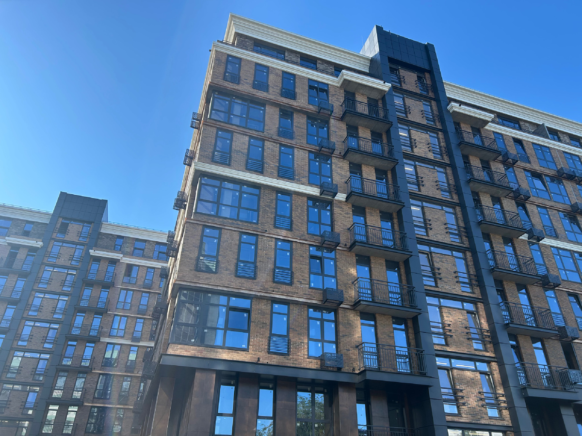 Вот на этот новый дом всегда смотрели и размышляли хотели бы там жить или нет))