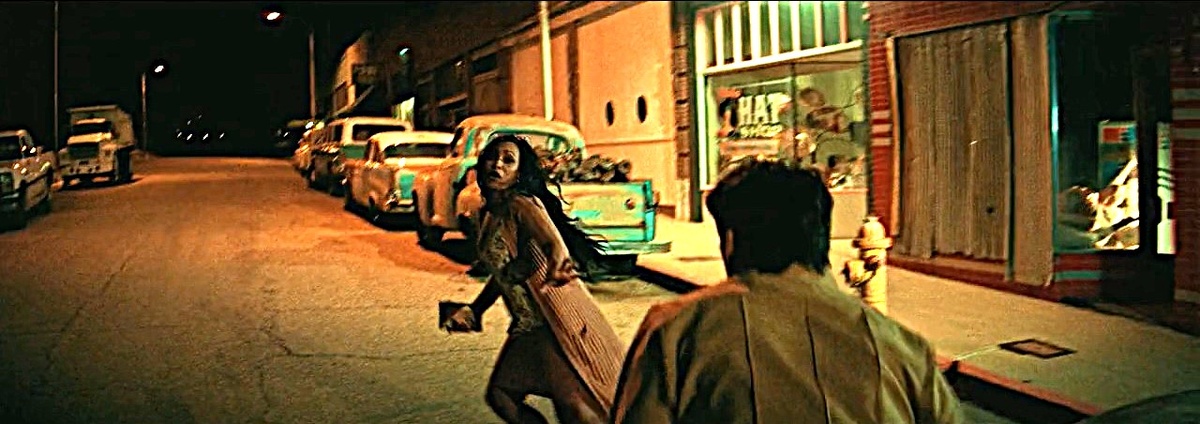 Эрика пытается убежать, но не тут-то было