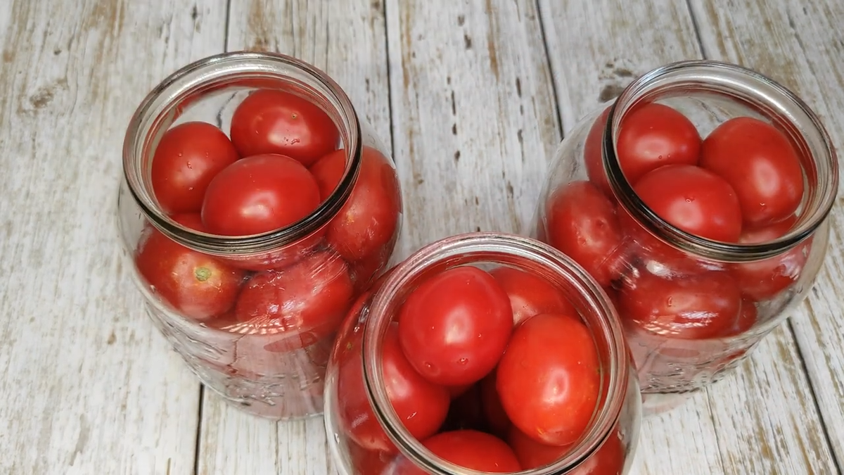 "Помидоры в снегу" на зиму. Фото автора.