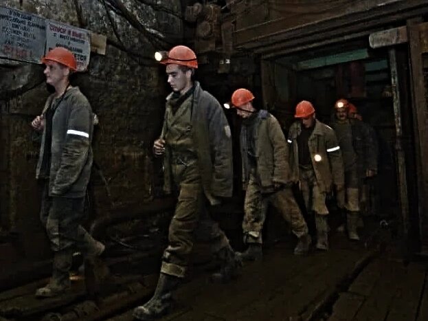 Они не строят храмы. Они чинят решётку нашей тюрьмы. И считают до 33