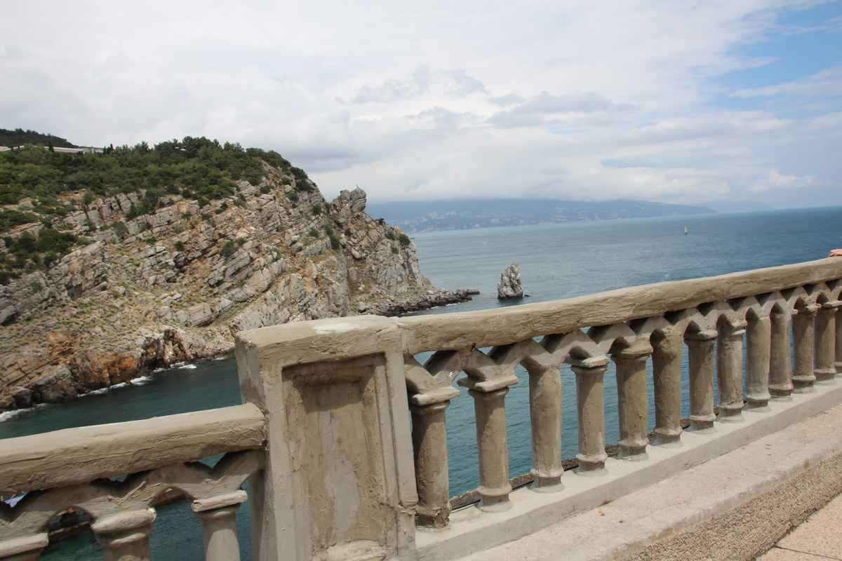 Площадка у замка  великолепная локация для панорамных фото. Фото автора