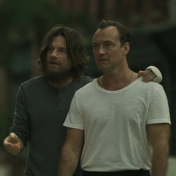     Братья Джуд Лоу и Джейсон Бейтман пытаются спасти семейный бизнес в трейлере «Чёрного кролика»