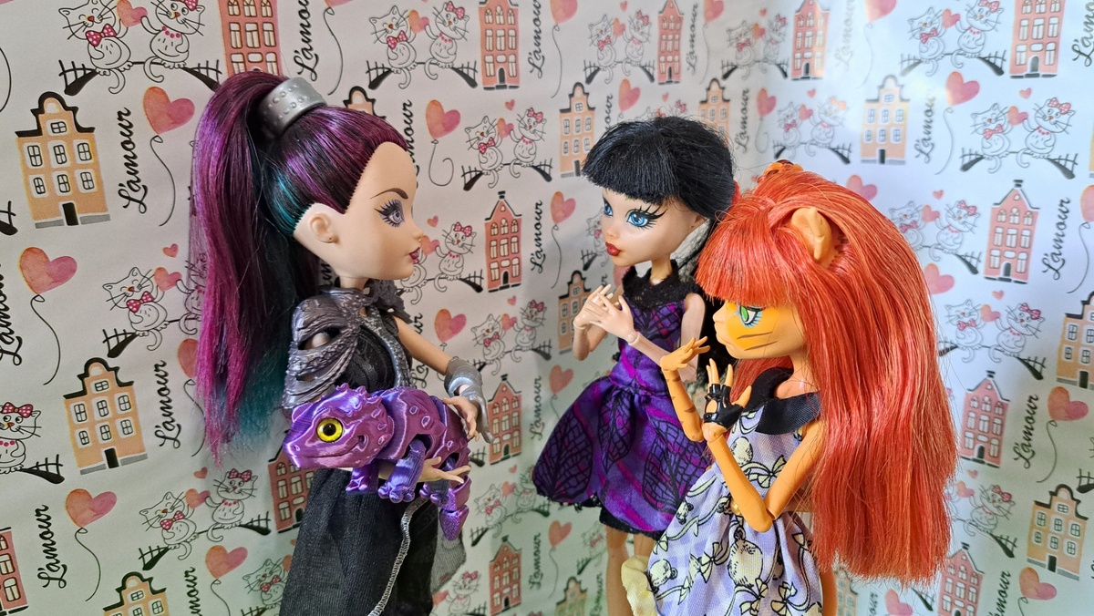 Рэйвен Квин познакомила нас со своим питомцем.