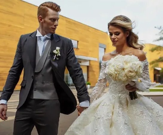 Свадьба была роскошной, оплатила ее бабушка Пугачева