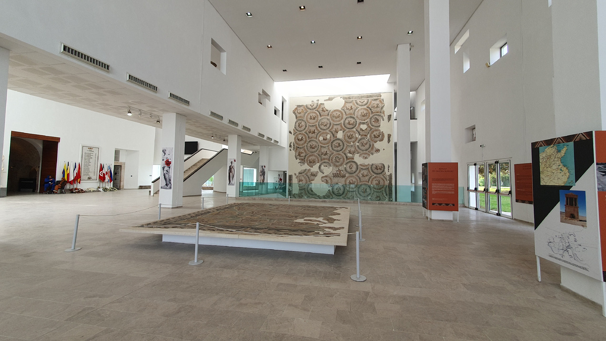 Главный холл музея Бардо в Тунисе