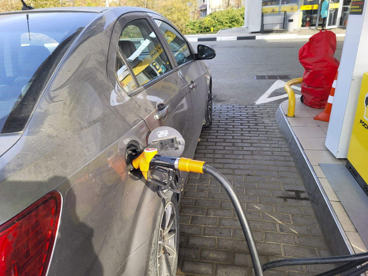 В Приморье направили бензовозы для ликвидации очередей на АЗС.  Фото: Фото: ФедералПресс / Анна Миронова