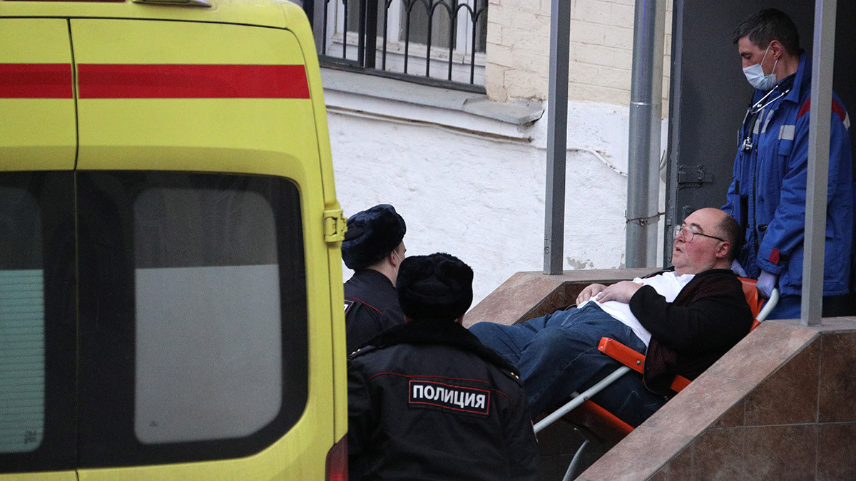 Борис Шпигель так плох, что не может передвигаться самостоятельно. Фото: Валерий Шарифулин/ТАСС