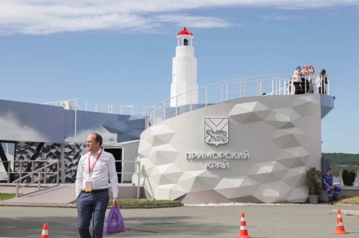    Экспозиция Приморского края акцентирует внимание на регионе как на связующем звене между странами, континентами и культурами