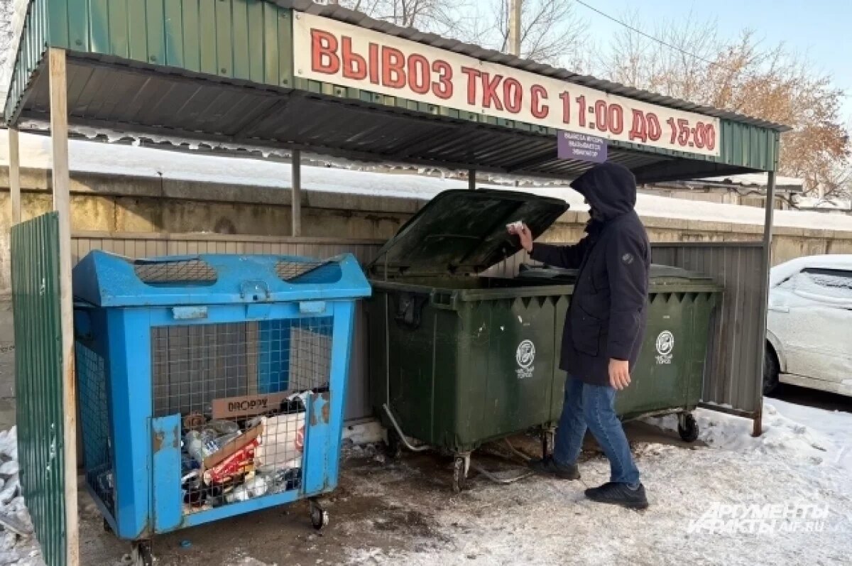    В Омске сотрудники медцентра подбрасывали мусор в чужие дворы
