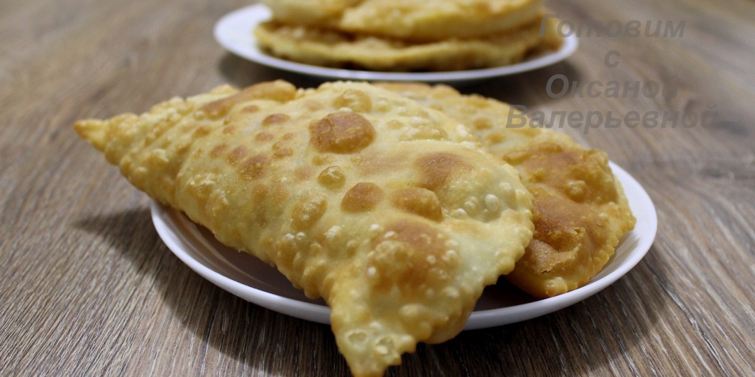 Чебуреки с кабачками - и мяса не надо :) Попробуйте - Вам понравится! Готовим с Оксаной Валерьевной.