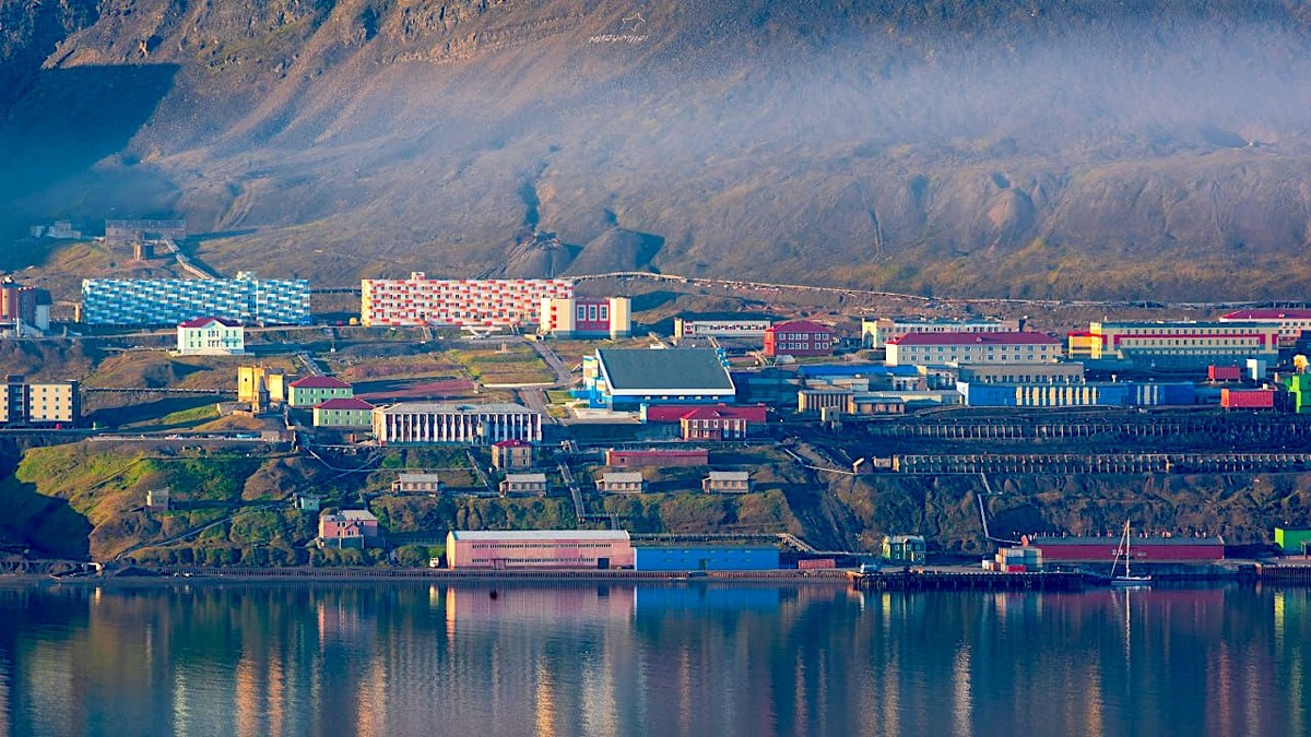 Баренцбург на Шпицбергене. Фото: Дмитрий Дексгеймер / «Арктикуголь»