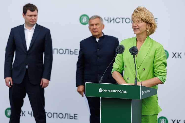    Республика занимает 2-е место РФ по производству картофеля во всех секторах производства и на 300% обеспечивает свое население картофелем. А это значит, что важно развивать переработку картофеля, подчеркнула министр.   
Фото: Сергей Елагин