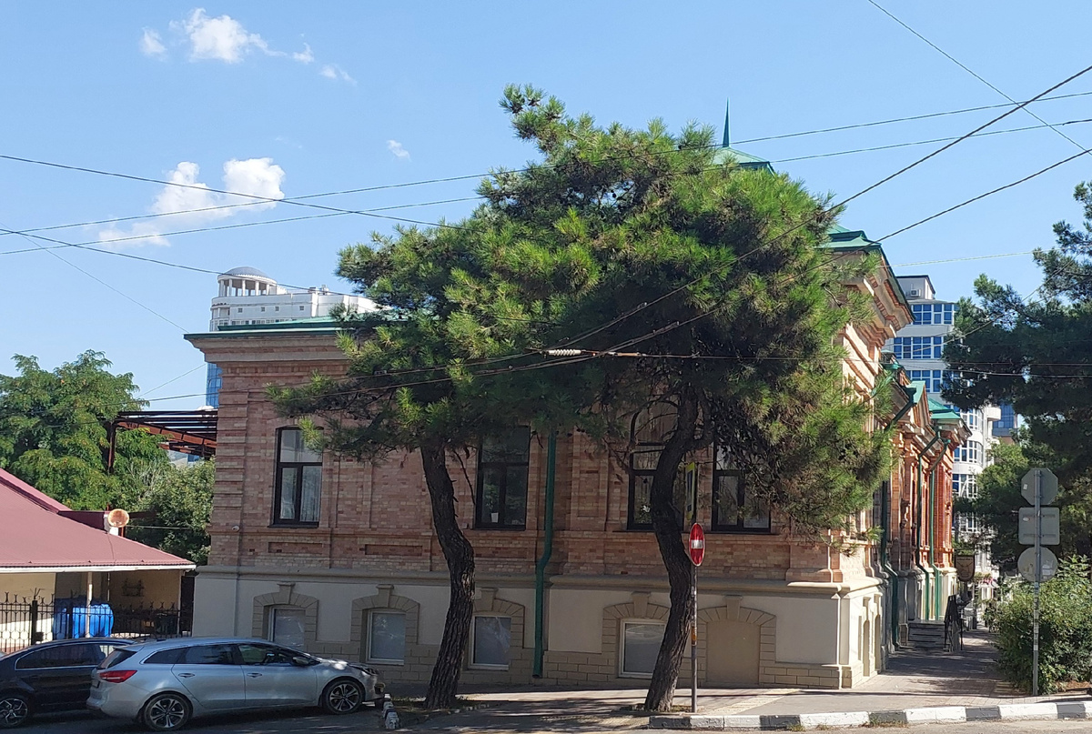 Дом Саввы Обрадовича в Новороссийске сегодня. Улиц Революции 1905 года, 19. 