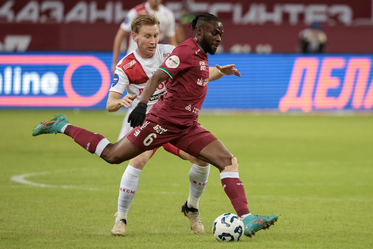    Угочукву Иву и Наиль Умяров.   
Фото: «БИЗНЕС Online»