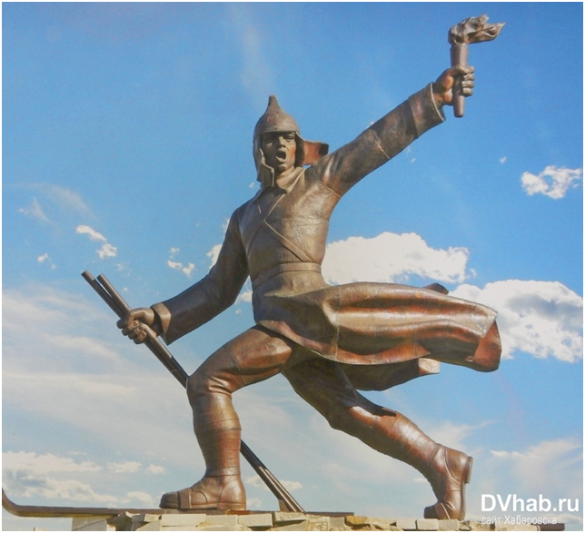 Фрагмент памятника военным строителям - участникам ледового перехода. Комсомольск-на-Амуре.