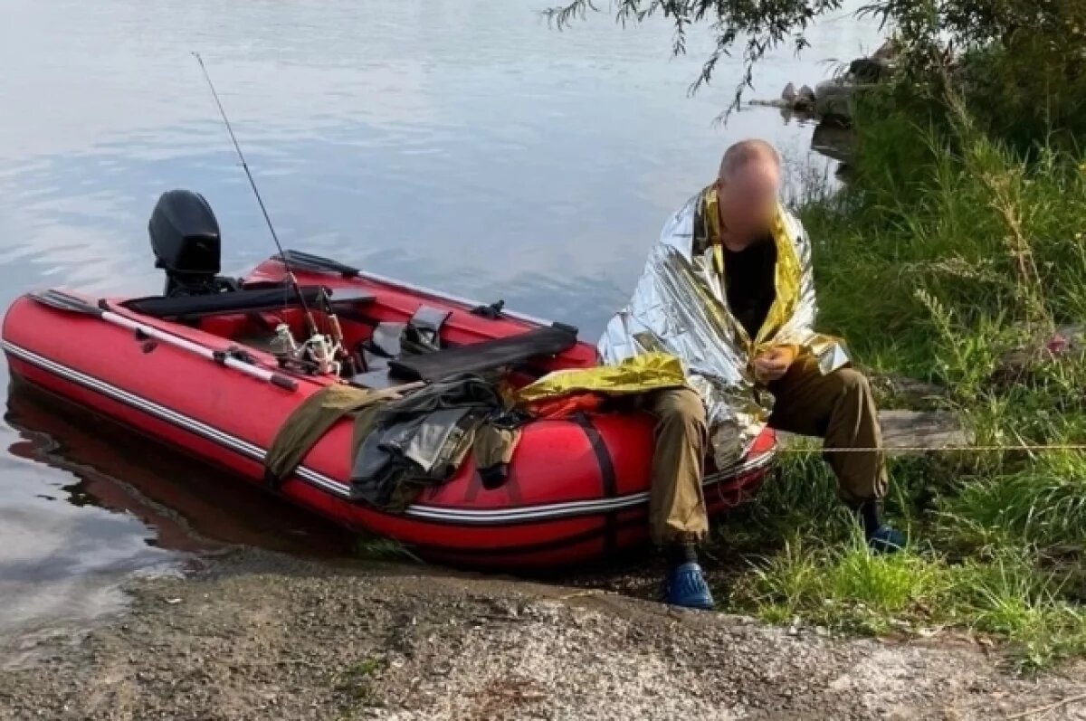    В Красноярске спасли выпавшего из лодки мужчину