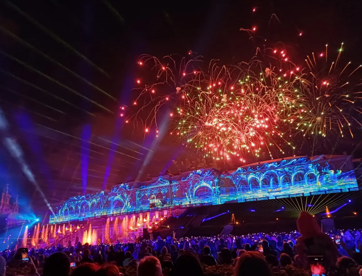 Фото Леси, автора канала "Беречь Речь" с праздника закрытия фонтанов в прошлом году