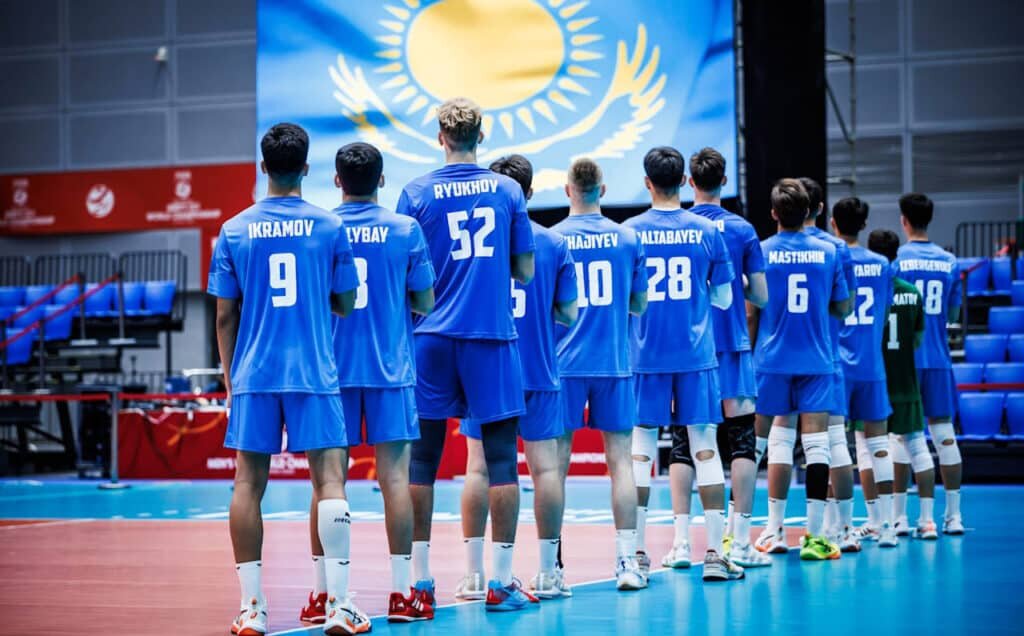    Казахстанская молодежка перед матчем с Ираном / Фото: en.volleyballworld.com