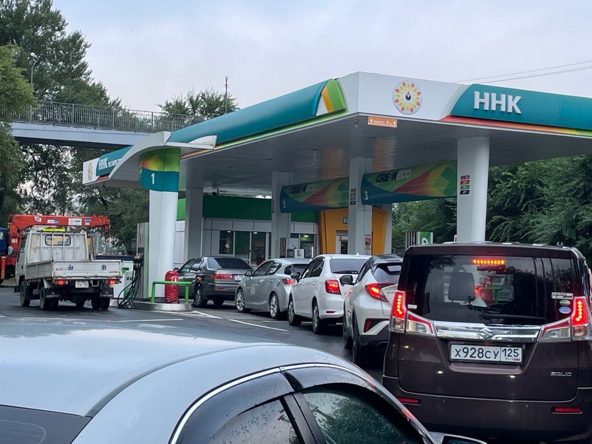 Заправиться стало сложно.. но все-таки можно! Если постоять как следует..