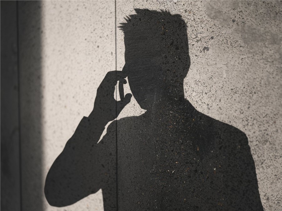 Зная лишь имя и адрес, человеку можно создать много проблем
Источник: ideogram.ai