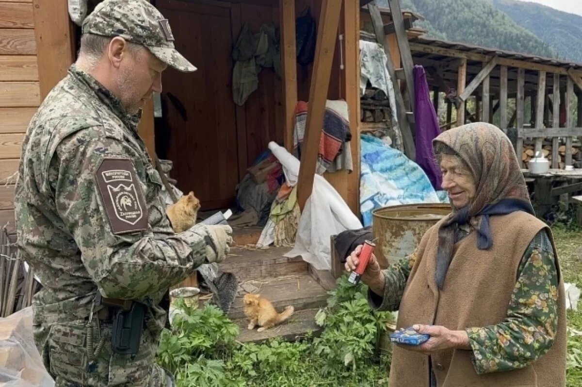    Виктор Непомнящий и Агафья Лыкова.