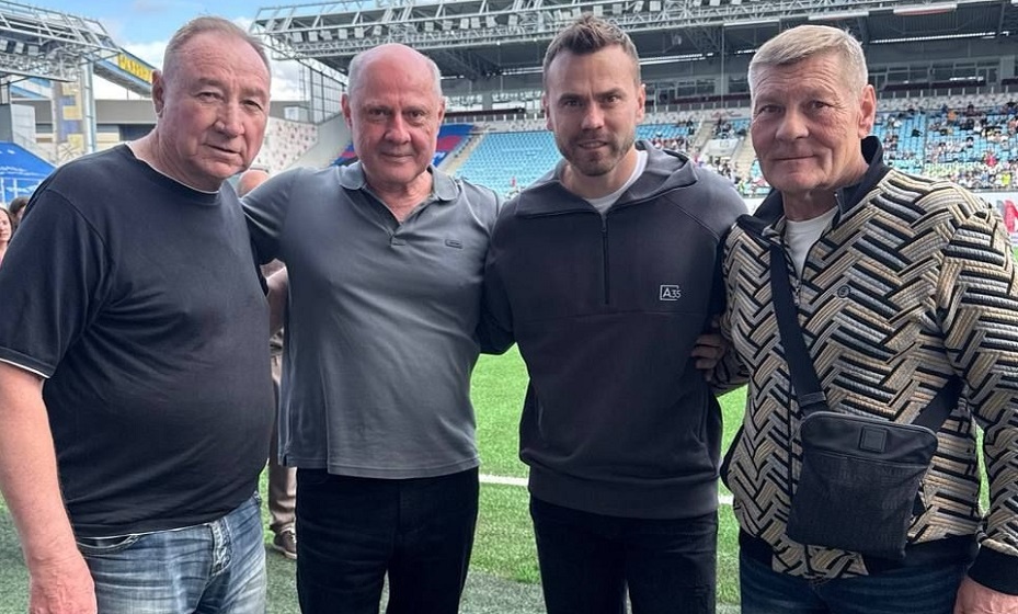    Акинфеев показал фотографию с главными людьми в своей карьере. Фото: соцсети Игоря Акинфеева