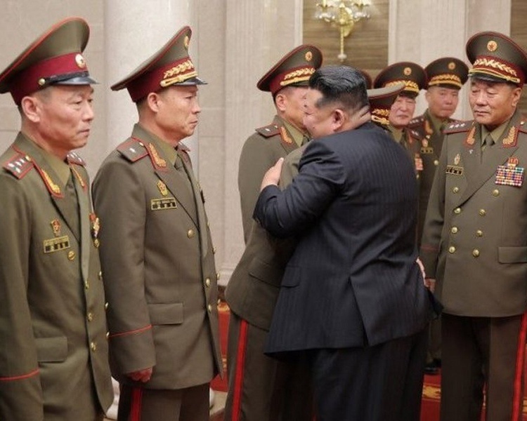     Лидер КНДР поблагодарил корейских военных за освобождение Курской области