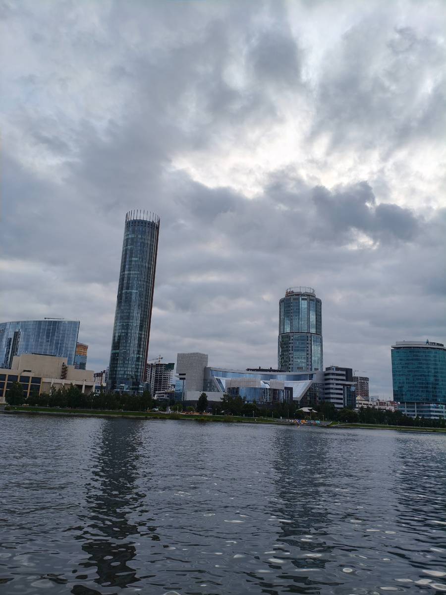               Исеть. Река в г. «Екатеринбург»