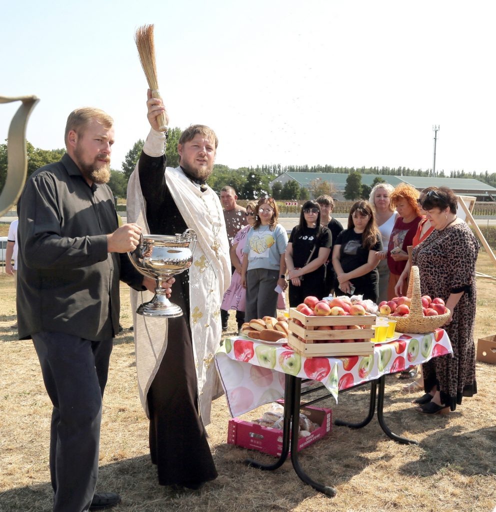    Во время праздничного молебна. Владимир Головенко