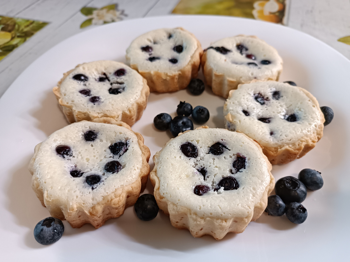 Печенье со сметанной начинкой и ягодами