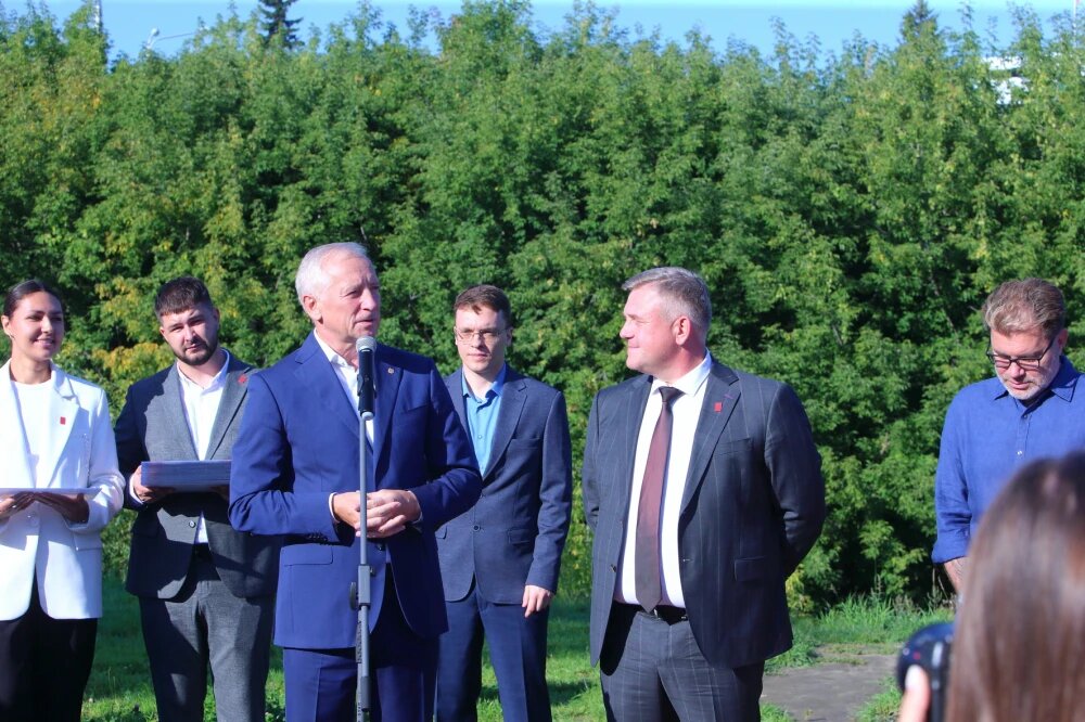    Открытие Аллеи славы лучших педагогов Томской области, © пресс-служба администрации Томской области