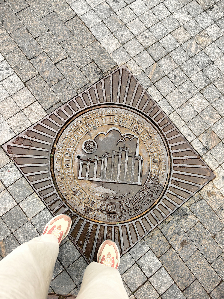 Необычные канализационные люки Минска