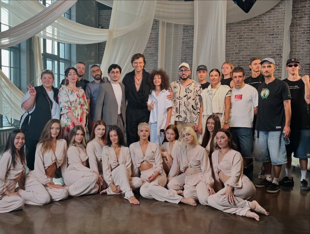 Прохор Шаляпин с командой на съемках клипа. Фото: соцсети 