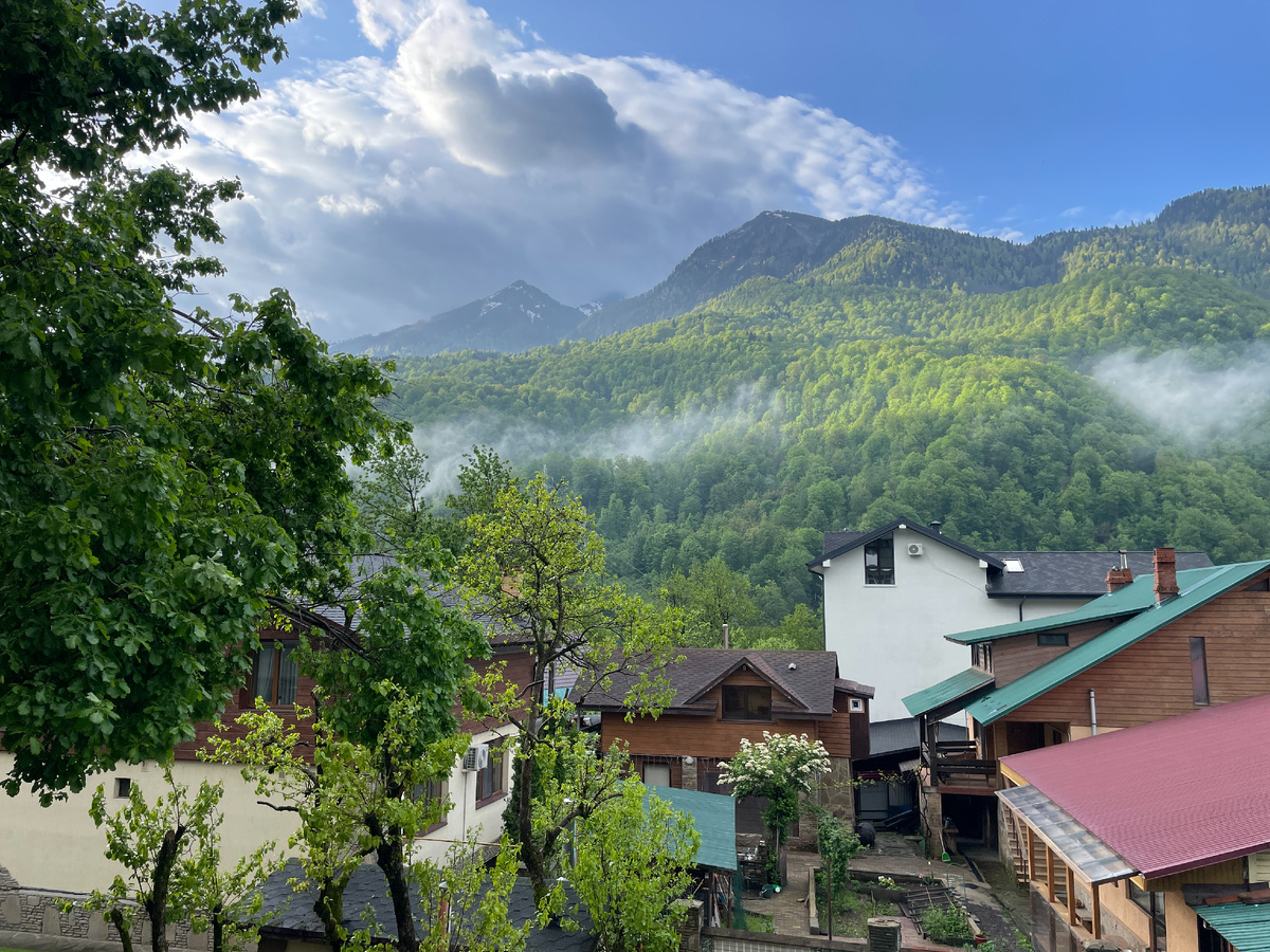 вид из нашего номера в гостинице Mountain Hill