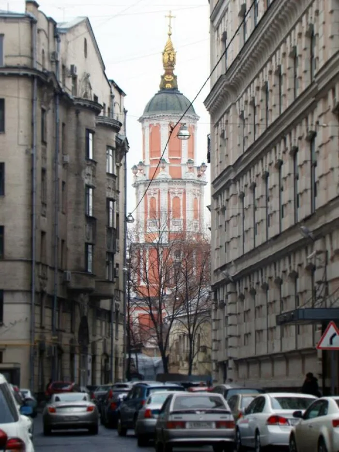 Кривоколенный переулок