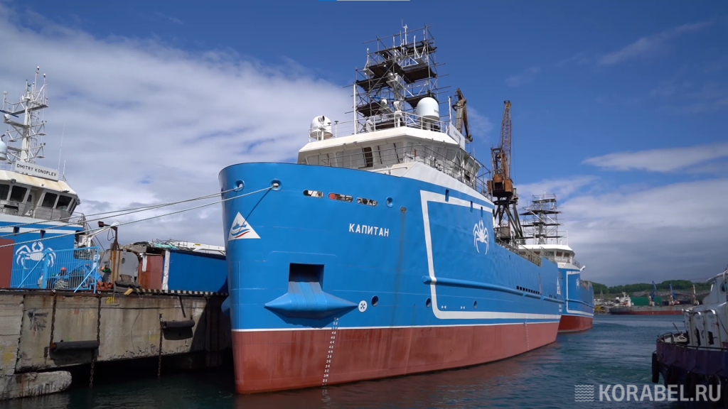 На производстве АО "Находкинский судоремонтный завод", краболов проекта Сса5712LS / Фото: Корабел.ру  📷
