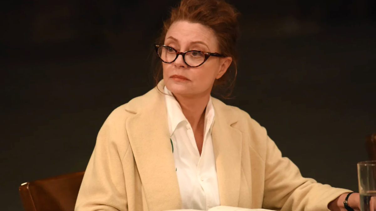 кадр из сериала "Вражда"