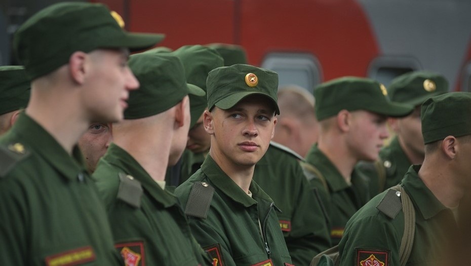    Призывники на Московском вокзале Петербурга перед отправкой в войска Минобороны. Автор фото: Николаев Сергей/ДП