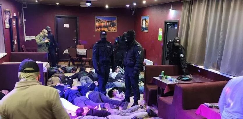 В этническом кафе Челябинска силовики накрыли притон мигрантов, владелец лишен гражданства РФ