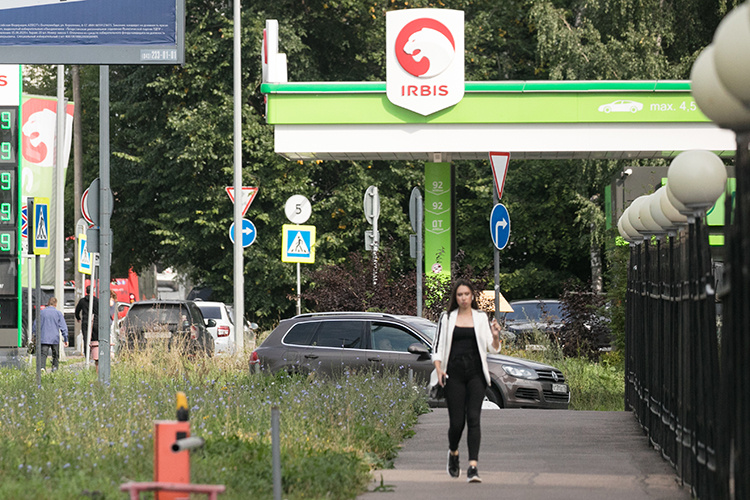    В конце минувшей недели корреспондент «БИЗНЕС Online» лично убедился, что стоимость АИ-95 на АЗС Irbis выросла сразу на 3 рубля — с 59,99 до 62,99 рублей за литр.   
Фото: «БИЗНЕС Online»