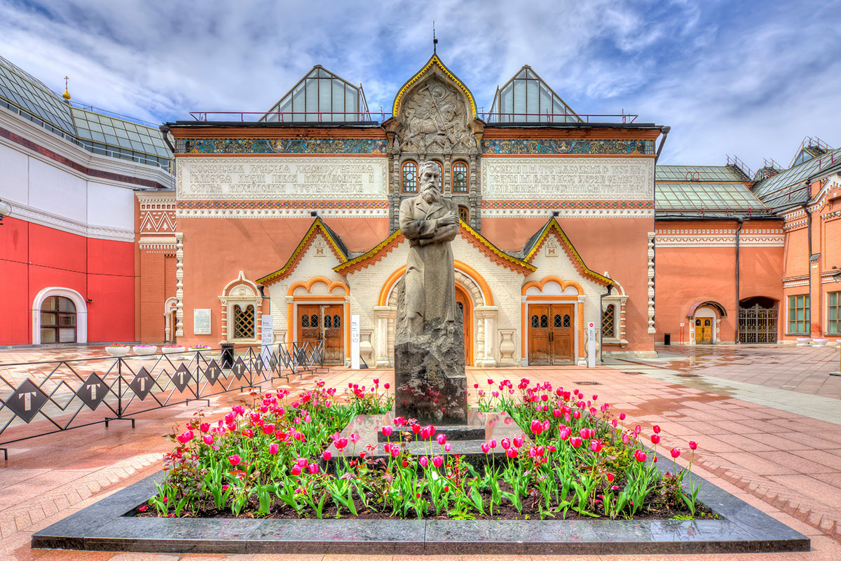 Третьяковская галерея — место встречи с шедеврами русской живописи. Источник: Shutterstock📷
