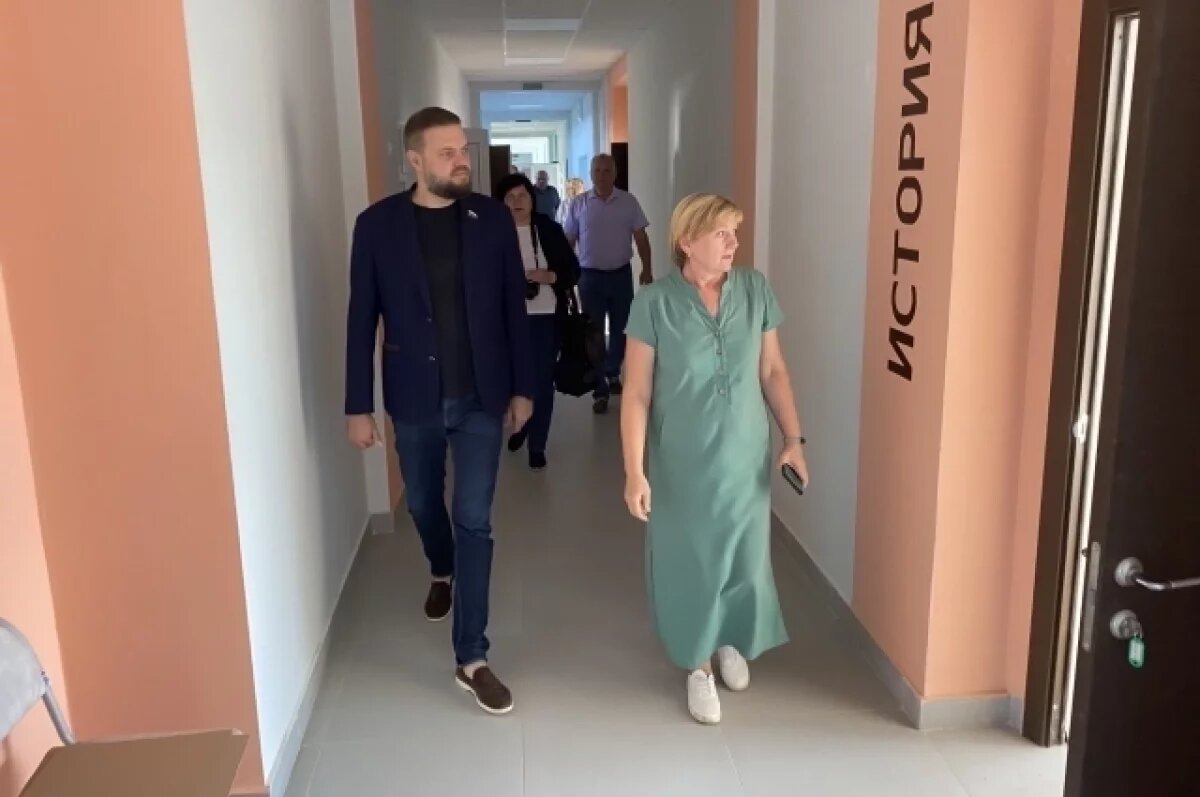    В Ельнинской школе №2 им. К.И. Ракутина доделывают капремонт