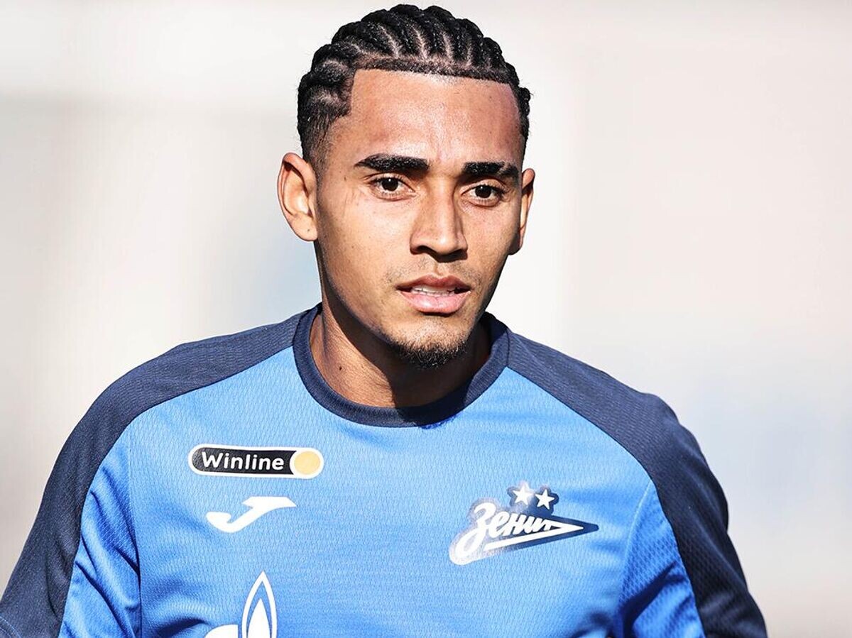    Полузащитник "Зенита" Ду Кейрос© пресс-служба ФК "Зенит"