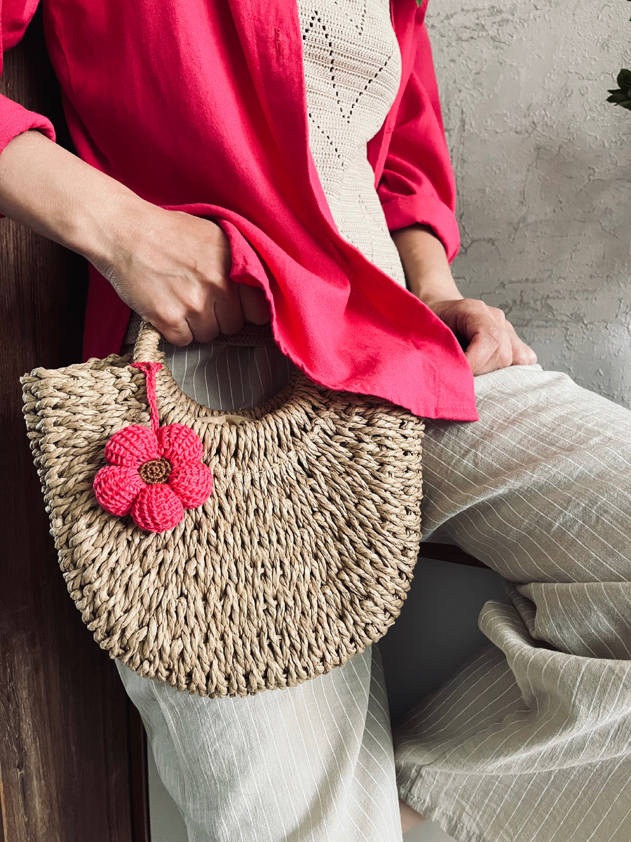 Обвес на сумку цветочек- связан крючком.