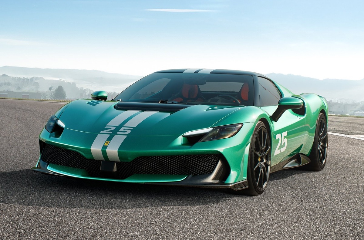    Передний сплиттер расположен близко к дорожному полотну и нередко страдает от контакта с бордюрами и неровностями