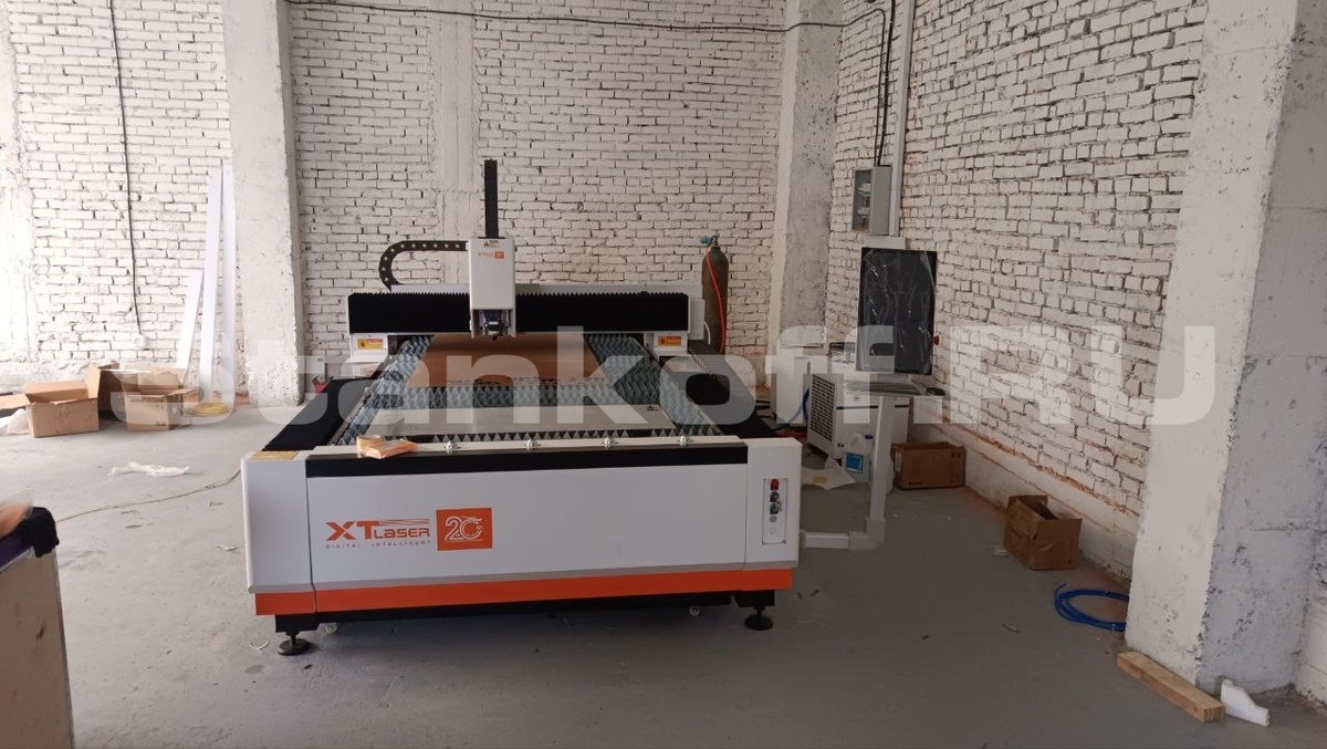  Оптоволоконный станок для резки металла XTC-1530H/3000 Reci

