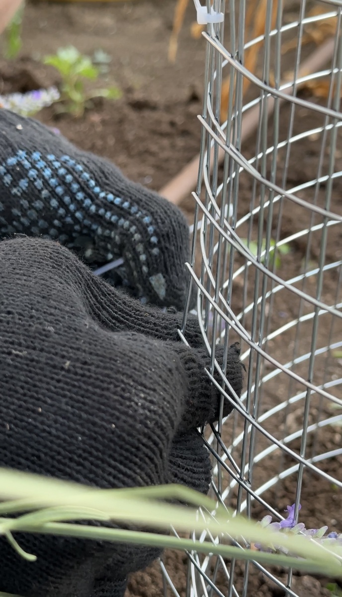 Скрепляем стяжками