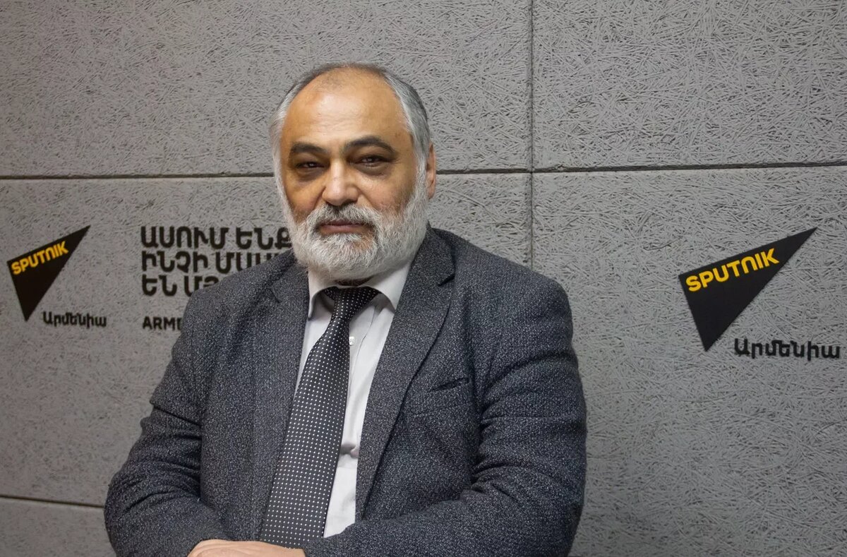 Рубен Сафрастян. Источник