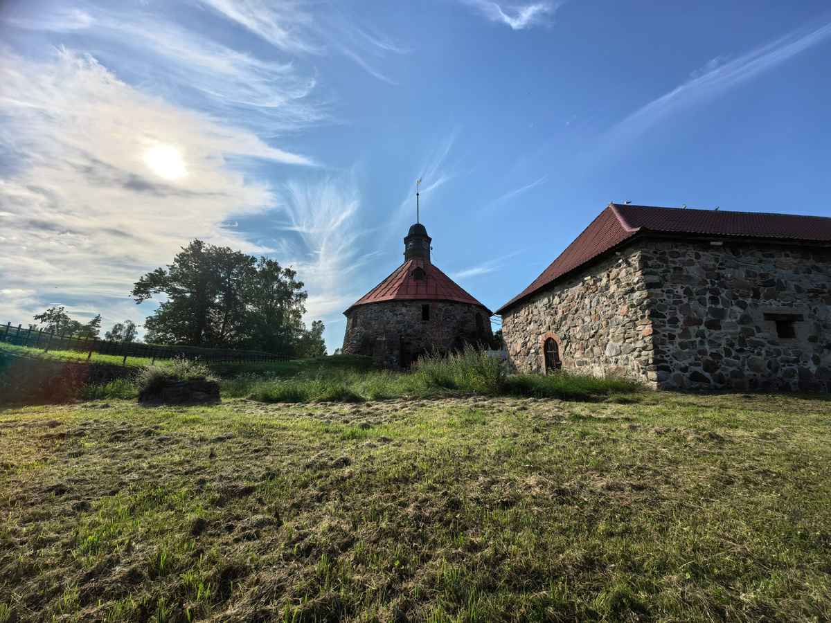 Круглая воротная башня Ларса Торстенссона (Пугачевская)