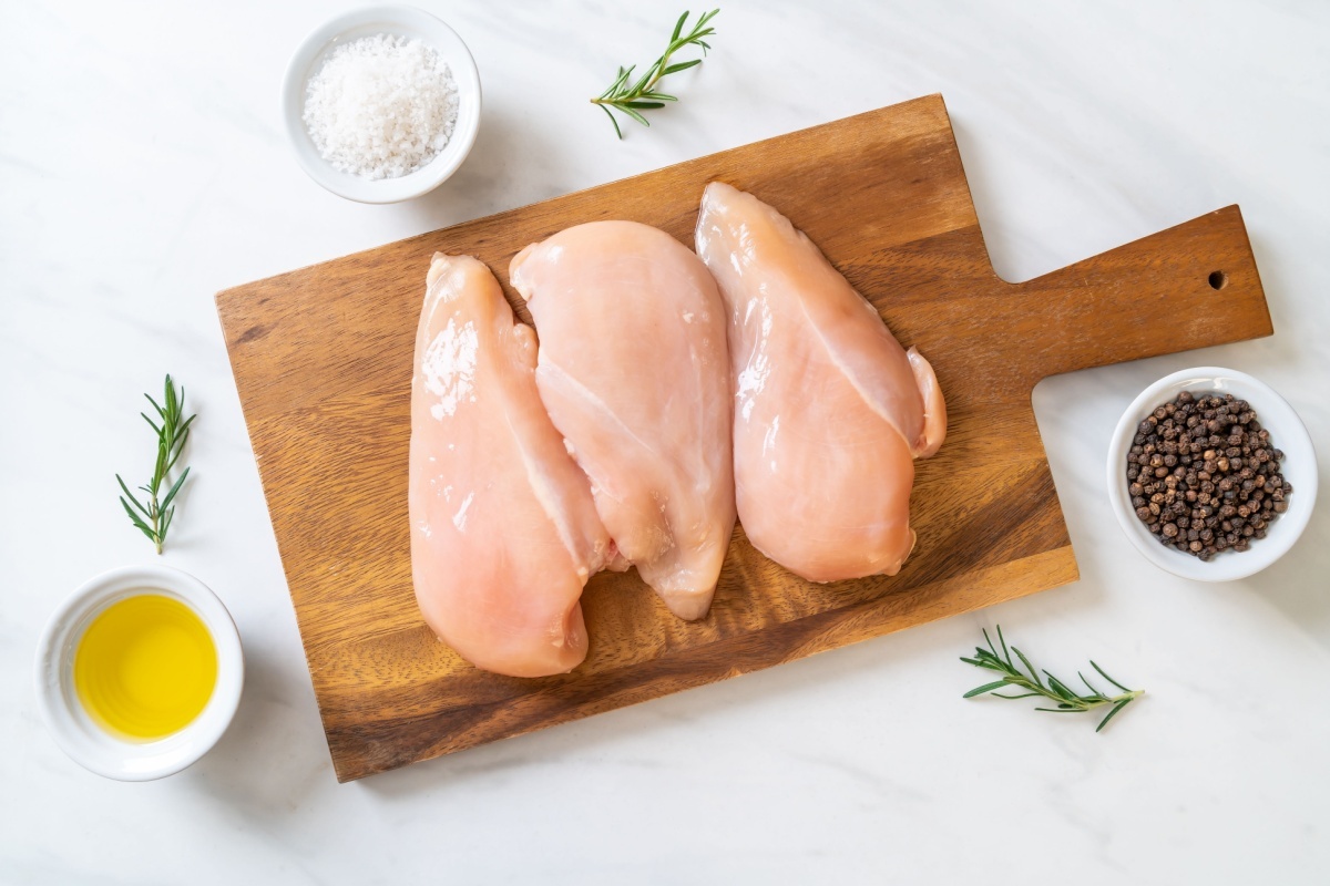 gowithstock / Shutterstock / FOTODOM📷Куриная грудка содержит много белка и мало жира